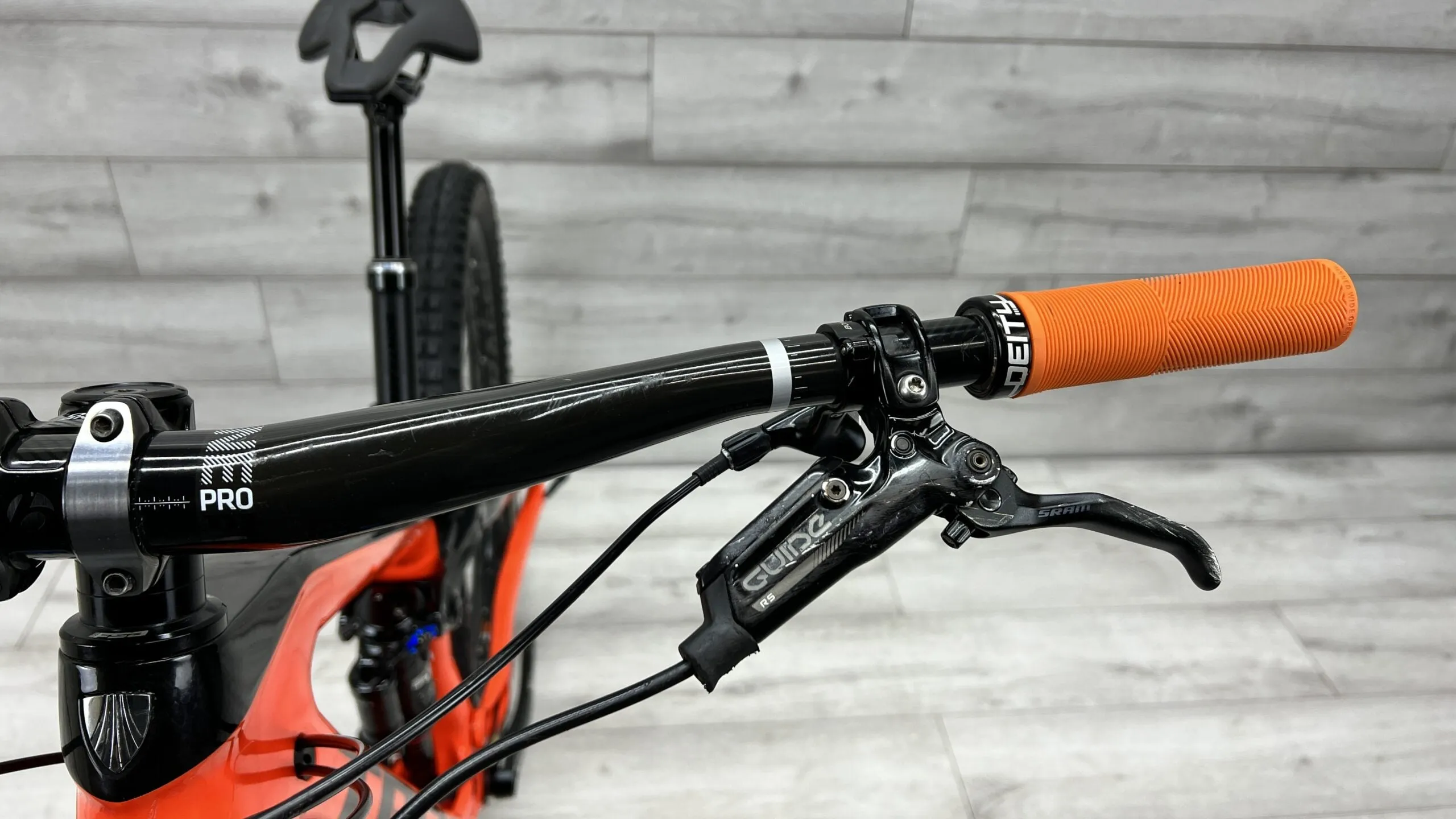 2018 Trek Slash 9.8  Mountain Bike - Small