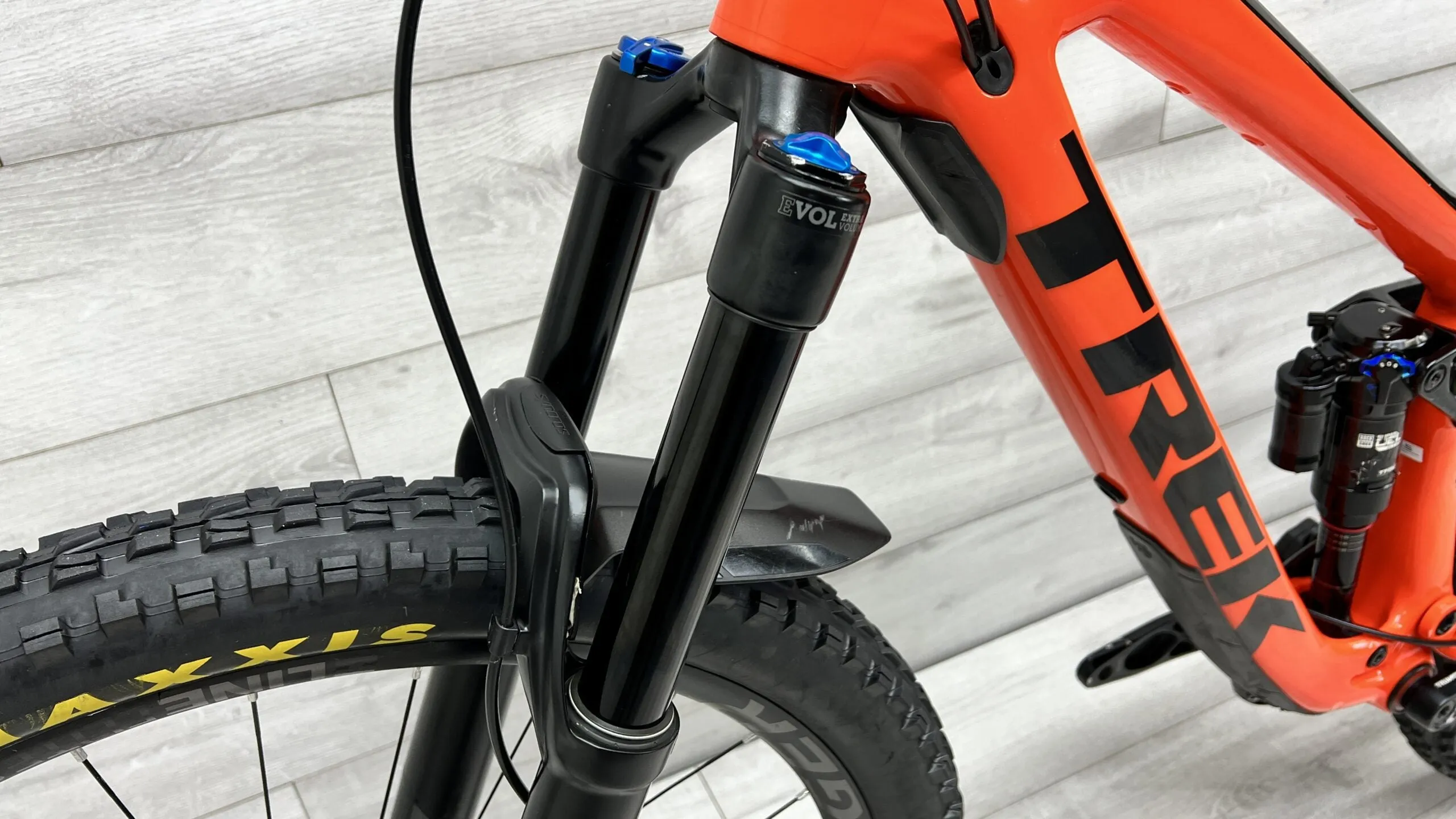 2018 Trek Slash 9.8  Mountain Bike - Small