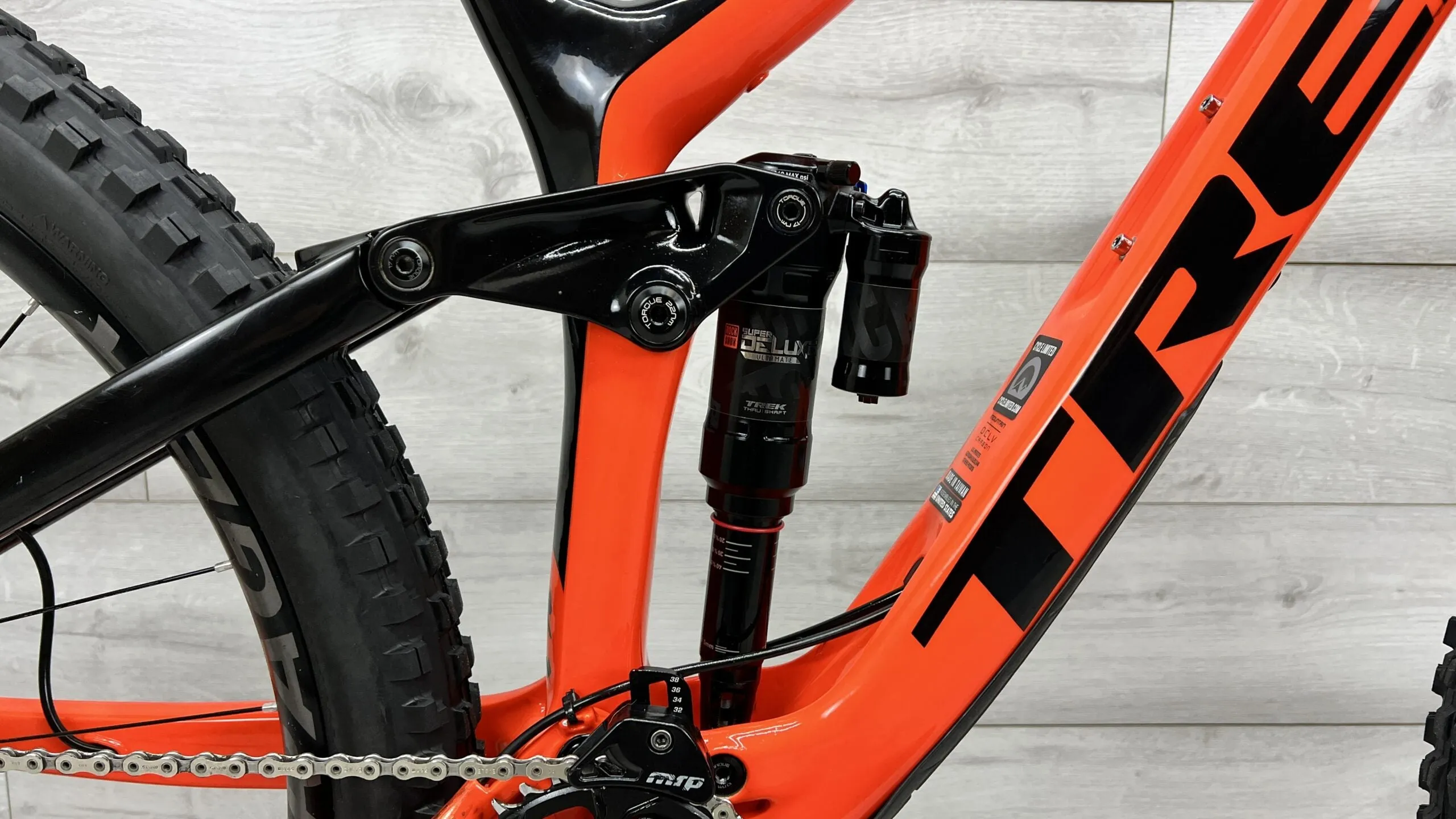 2018 Trek Slash 9.8  Mountain Bike - Small