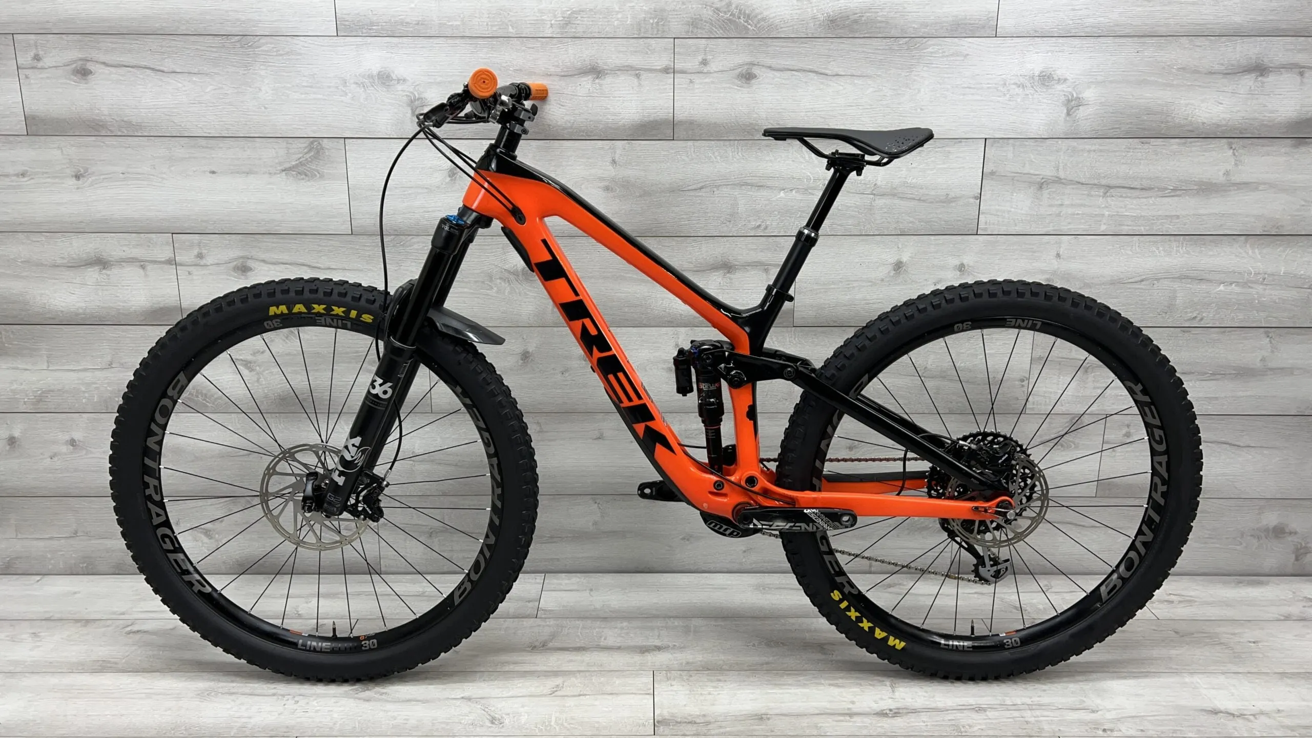 2018 Trek Slash 9.8  Mountain Bike - Small