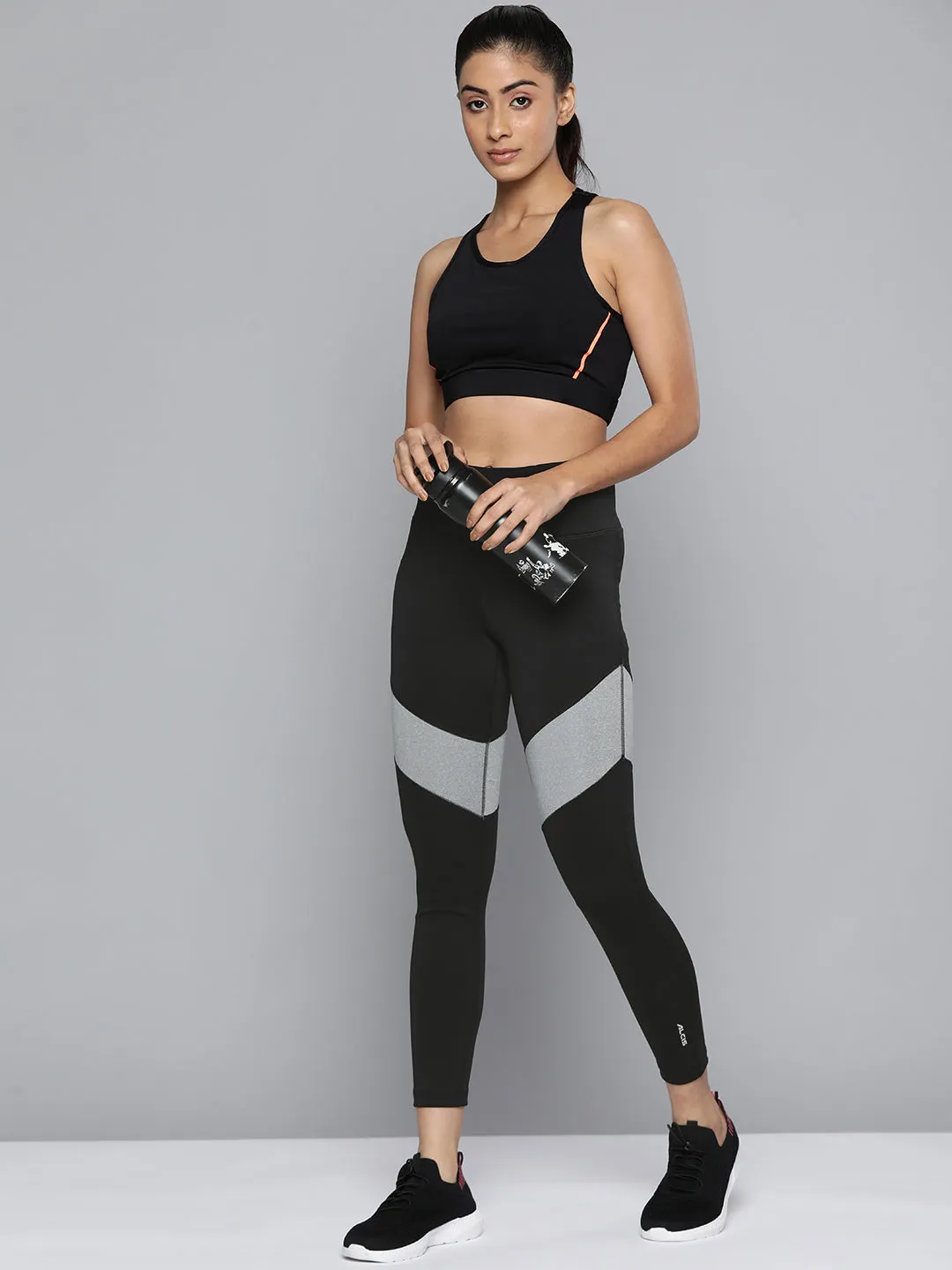 Alcis Women Black & Grey Colourblocked Cropped Sport Tights