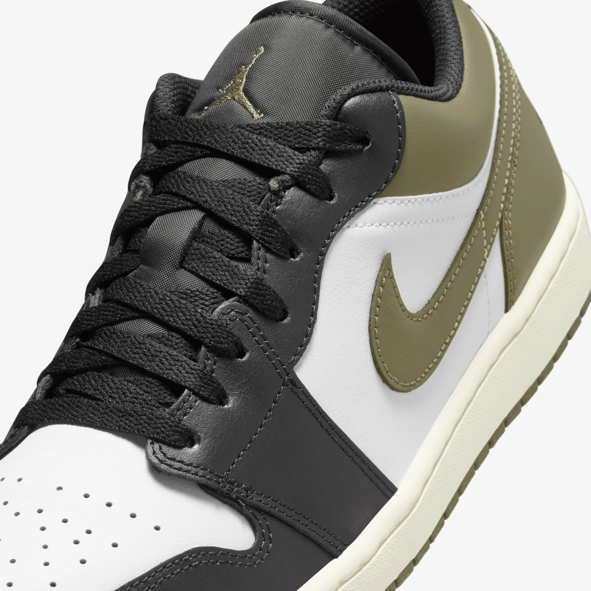 JORDAN | AIR JORDAN 1 LOW { BLACK/WHITE-MEDIUM OLIVE
