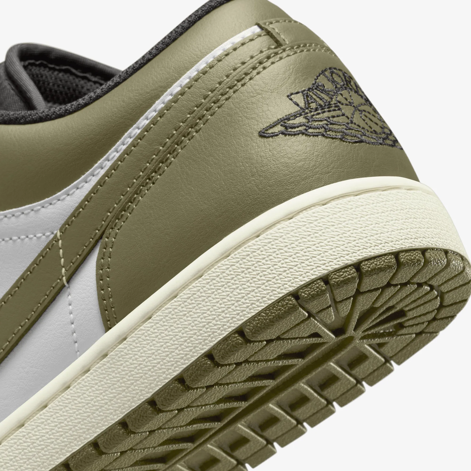 JORDAN | AIR JORDAN 1 LOW { BLACK/WHITE-MEDIUM OLIVE