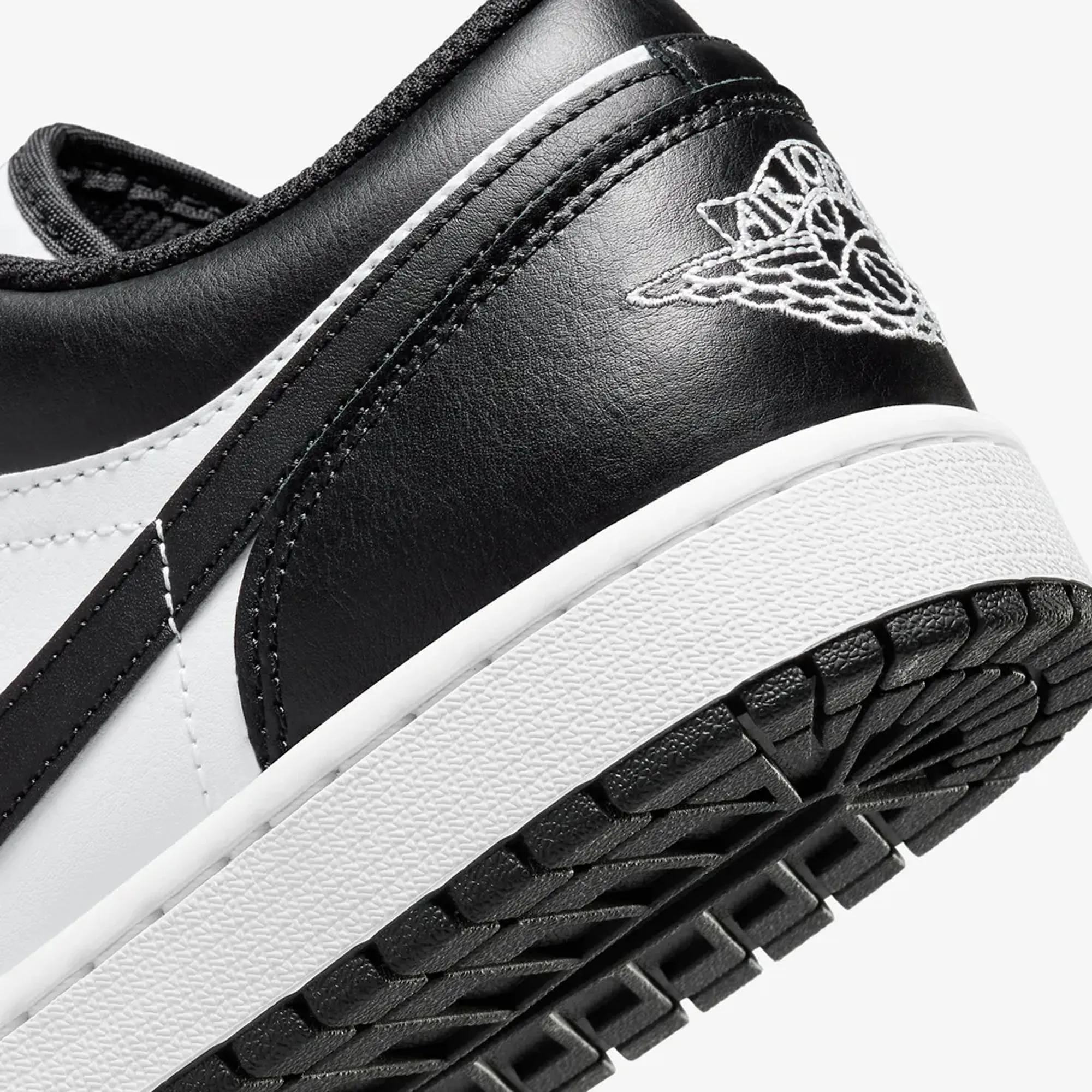 Jordan | AIR JORDAN 1 LOW  { WHITE/BLACK-WHITE