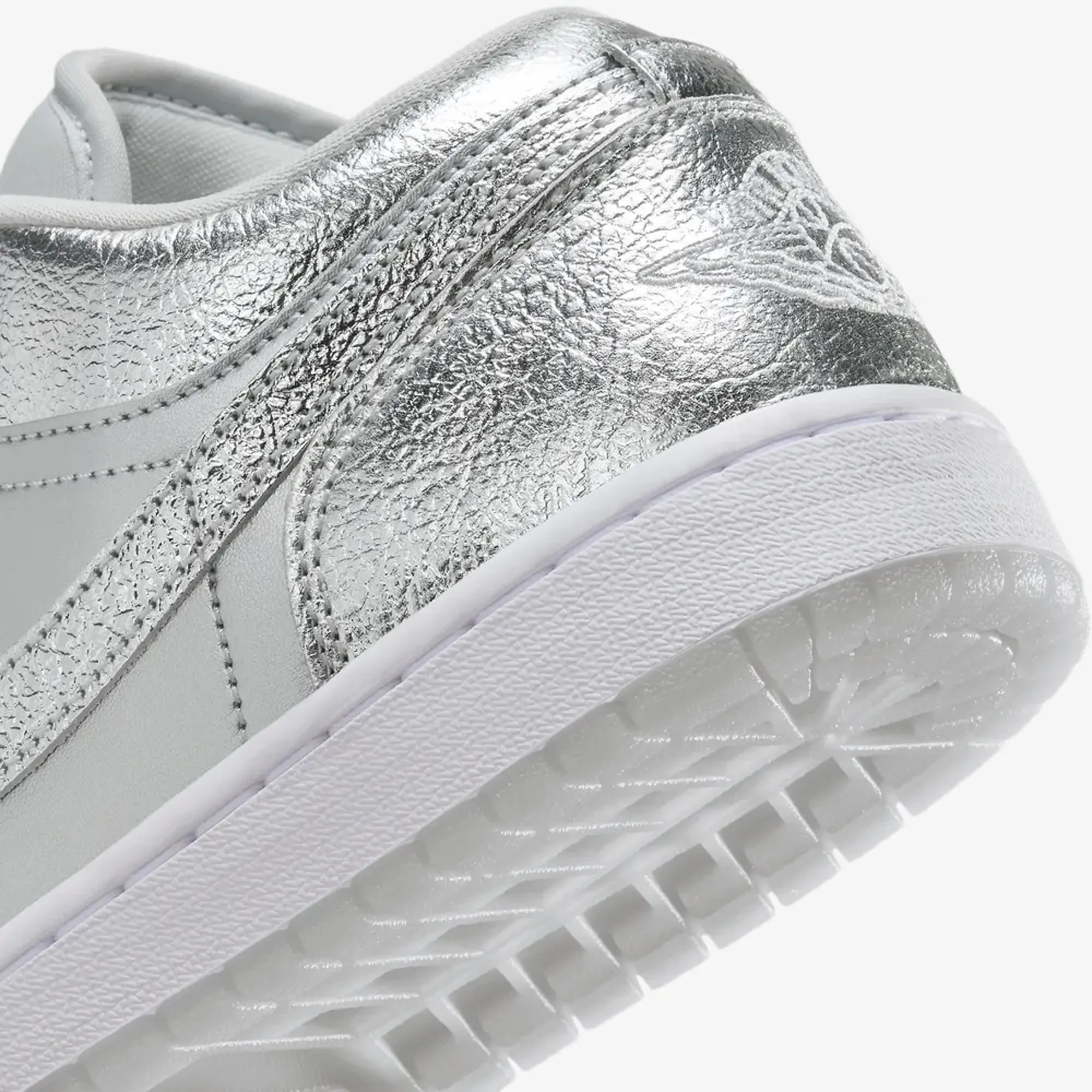 Jordan | WMN'S AIR JORDAN 1 LOW SE  { METALLIC SILVER/PHOTON DUST-WOLF GREY