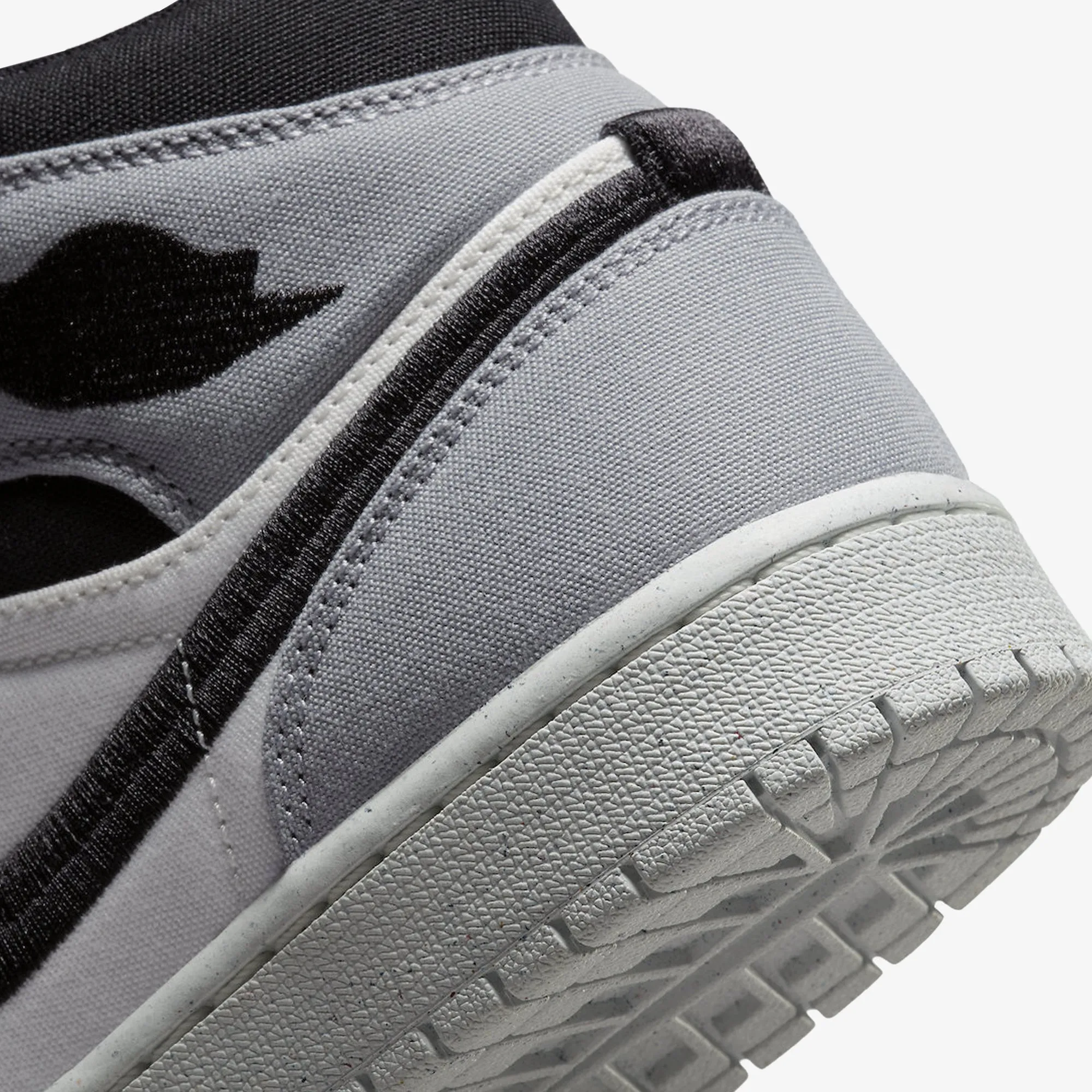 Jordan | WMN'S AIR JORDAN 1 MID SE  { SAIL/BLACK-LT STEEL GREY