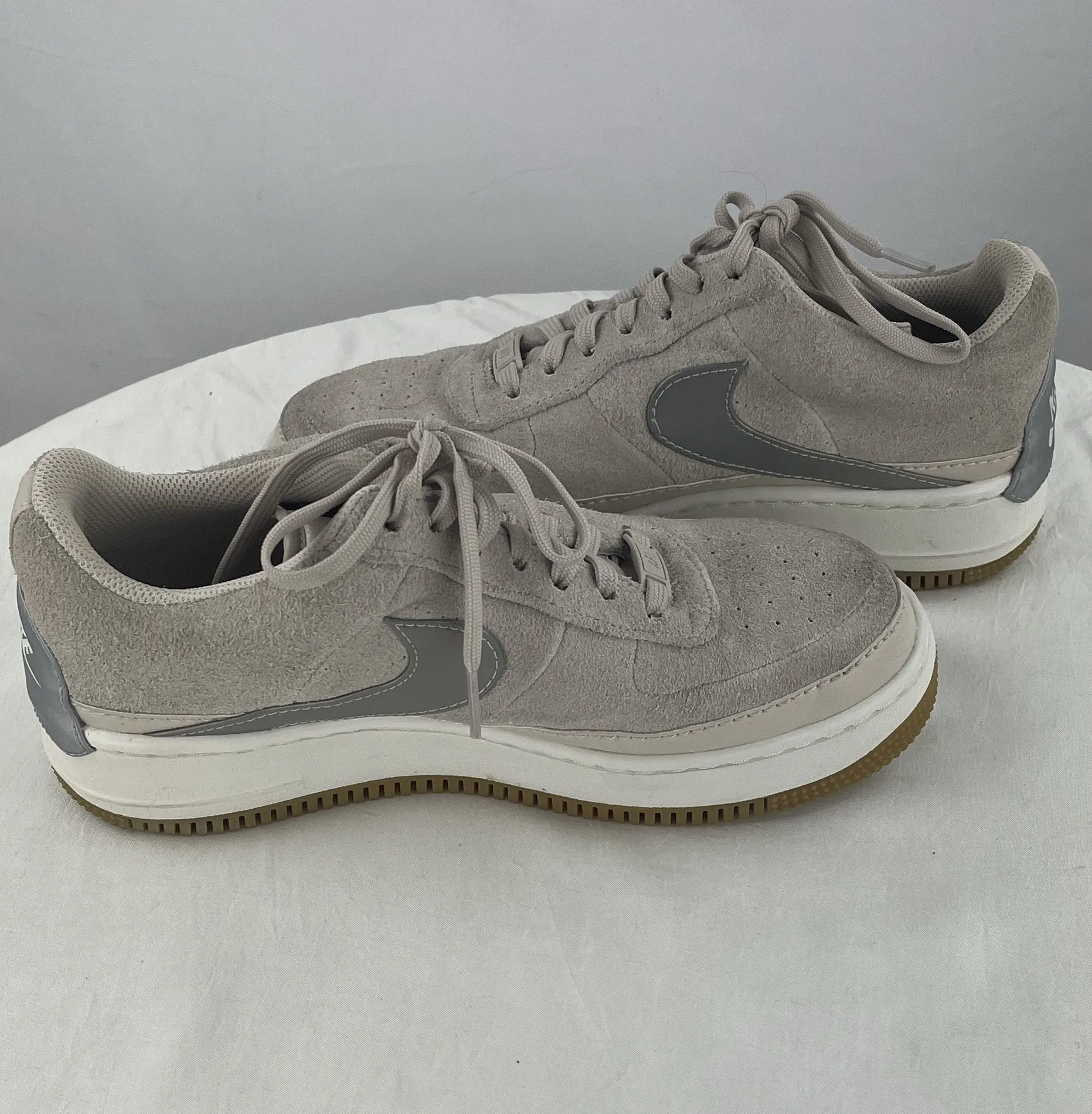 NIKE Women's Air Force1 Jester Gray Athletic Shoes Sneakers Size 9