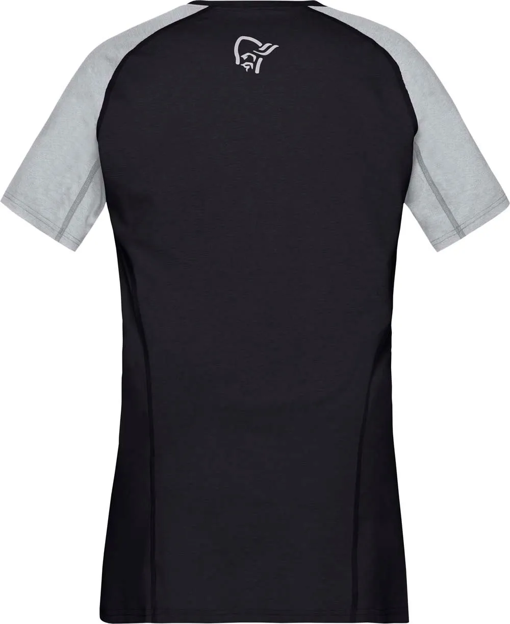 Norrøna Women&#x27;s Fjørå Equaliser Lightweight T-Shirt Caviar/Light Grey | Buy Norrøna Women&#x27;s Fjørå Equaliser Lightweight T-Shirt Caviar/Light Grey here | Outnorth