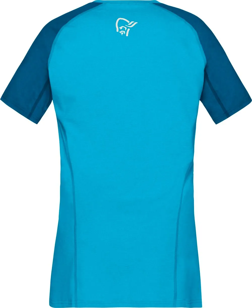 Norrøna Women&#x27;s Fjørå Equaliser Lightweight T-Shirt Mykonos Blue/Aquarius | Buy Norrøna Women&#x27;s Fjørå Equaliser Lightweight T-Shirt Mykonos Blue/Aquarius here | Outnorth