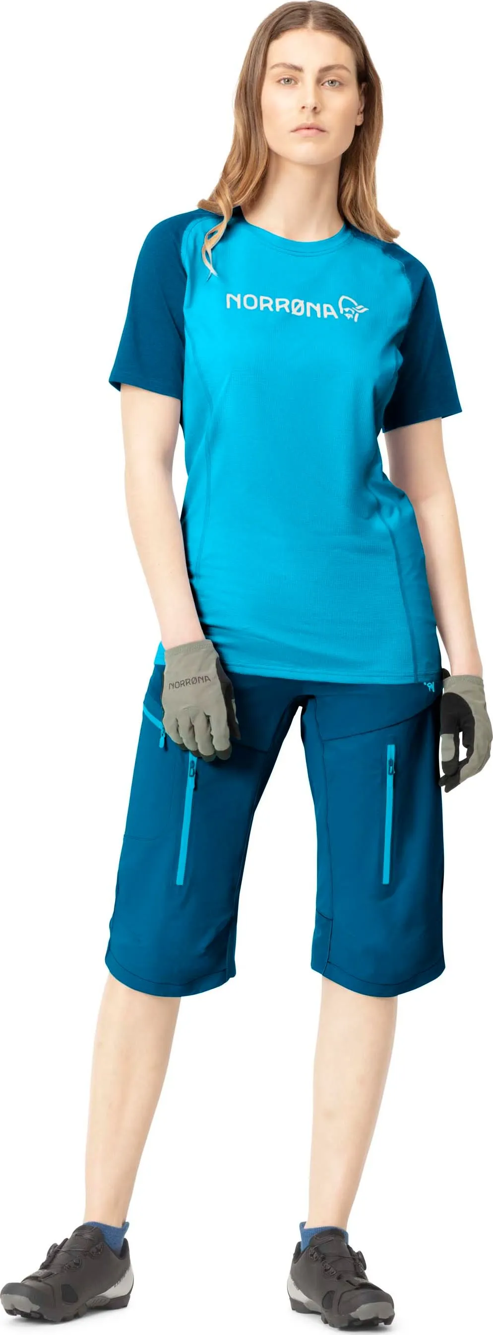 Norrøna Women&#x27;s Fjørå Equaliser Lightweight T-Shirt Mykonos Blue/Aquarius | Buy Norrøna Women&#x27;s Fjørå Equaliser Lightweight T-Shirt Mykonos Blue/Aquarius here | Outnorth