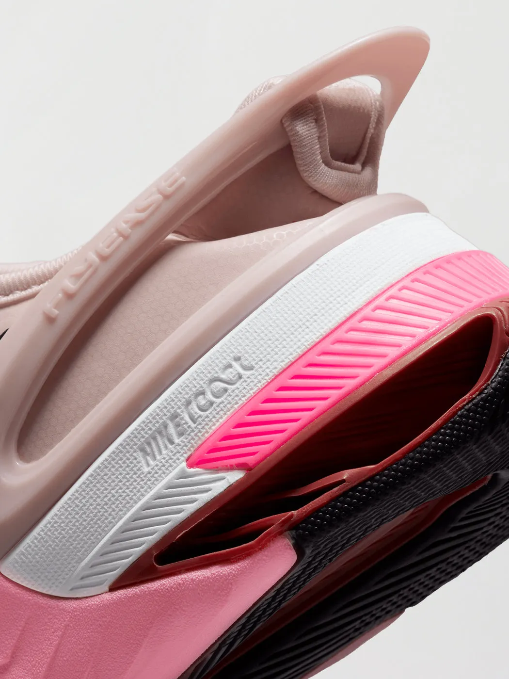 W NIKE METCON 8 FLYEASE - BARELY ROSE/CAVE PURPLE-PINK RISE