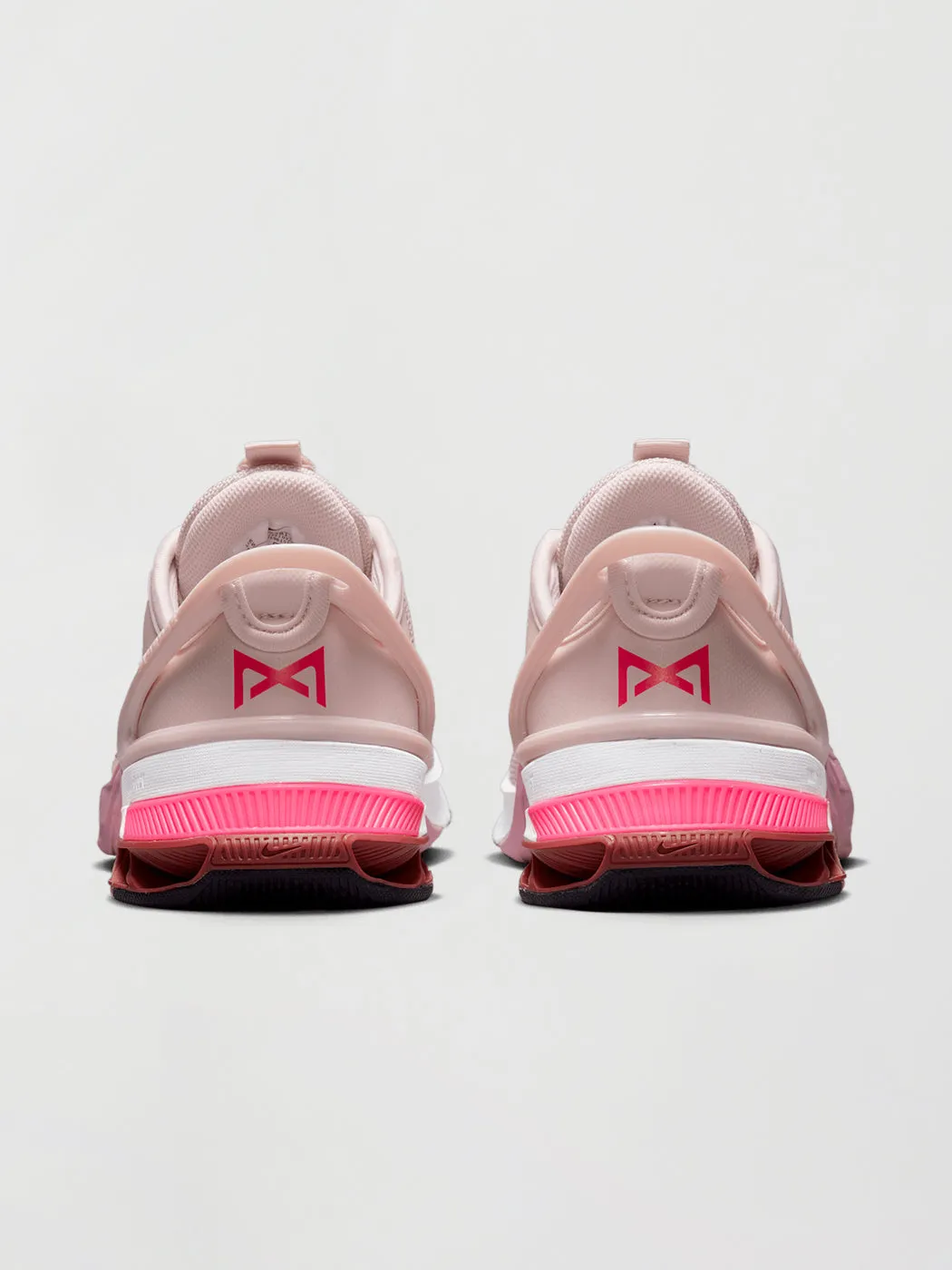 W NIKE METCON 8 FLYEASE - BARELY ROSE/CAVE PURPLE-PINK RISE